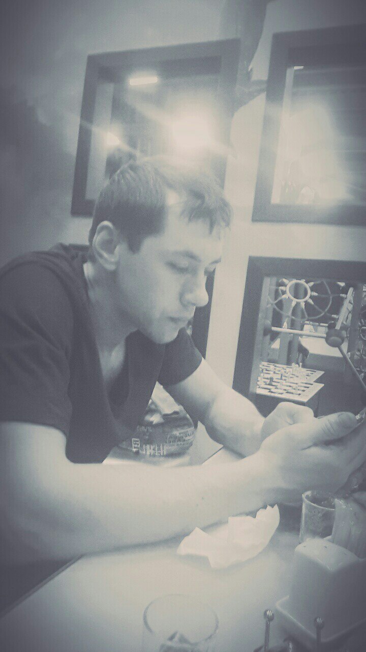 Артём Половинка