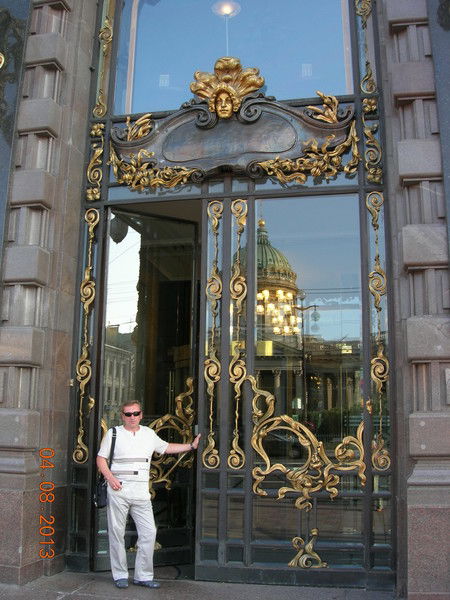 Олег Сарычев