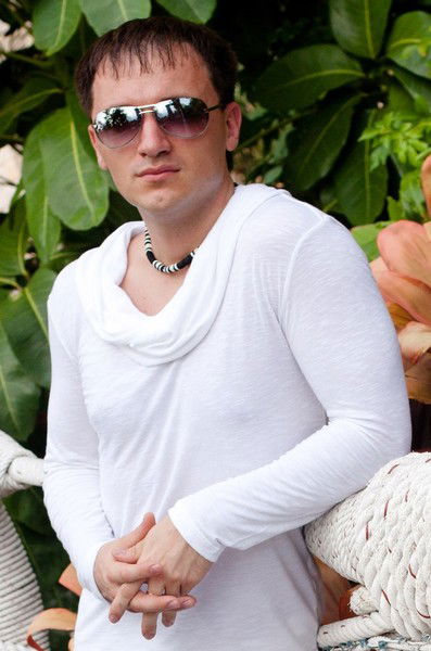 Максим Олейник