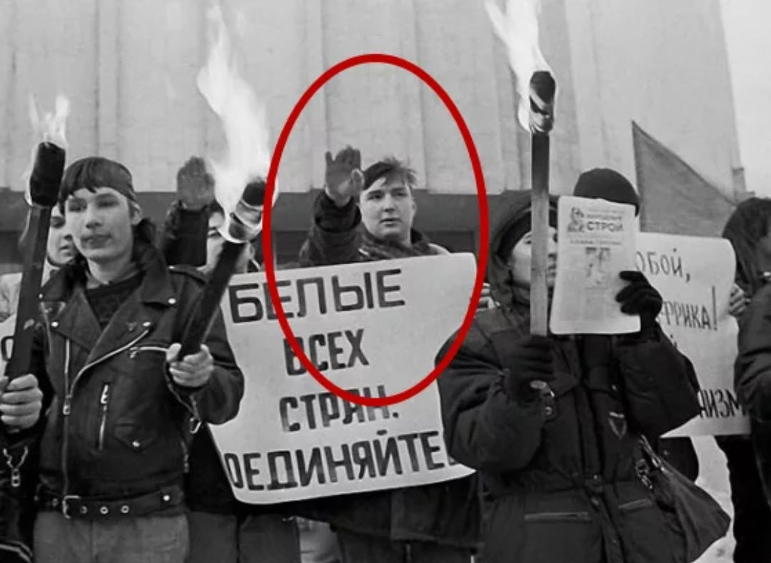 Рогозин зигует