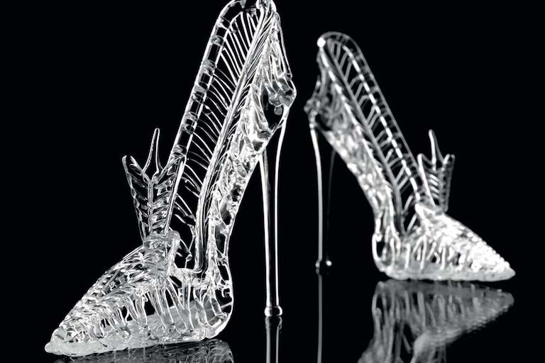 Надену туфли из хрусталя. Хрустальная туфелька золушки дисней. Хрустальная туфелька гусь хрустальный. Лили джеймс золушка хрустальные туфельки. Надену туфли из хрусталя.